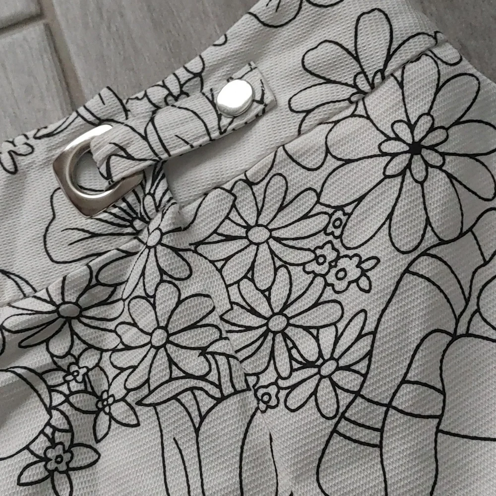 Women's Size 16 Versailles White Mini Skirt With Black Outlined Flowers Y2K - Picture 3 of 12